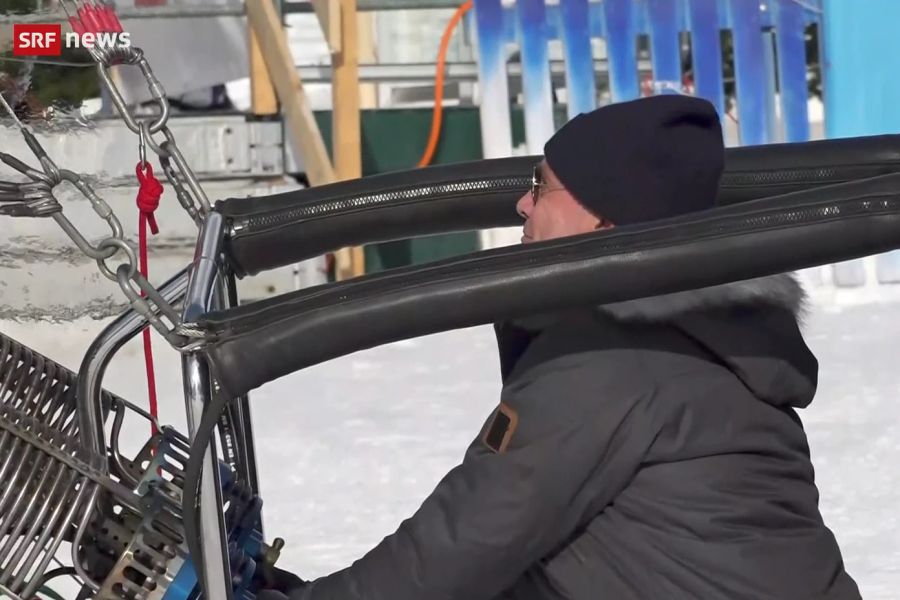 Bertrand Piccard nimmt am Internationalen Ballonxx als Teilnehmer teil. Die Windböe wird dem Piloten jedoch zum Verhängnis.