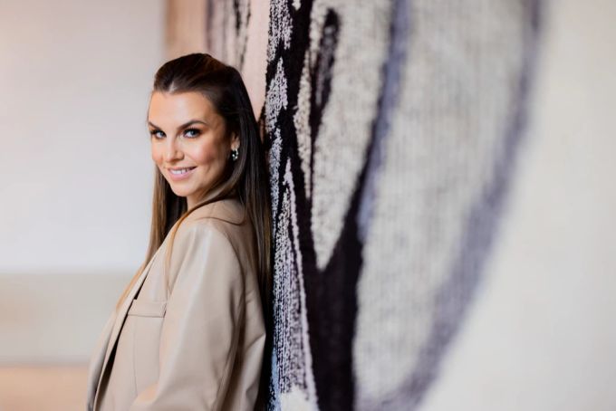 Laura Wontorra wird die sechs neuen Folgen von «Grill den Henssler» moderieren. Laura Wontorra