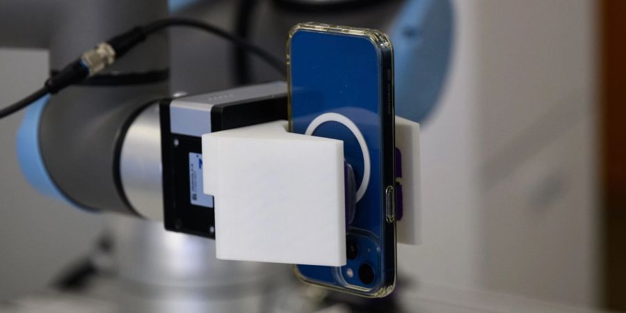 Der kollaborative Roboter der Firma «Power-On» hat einen Greifer mit taktiler Sensorhaut.