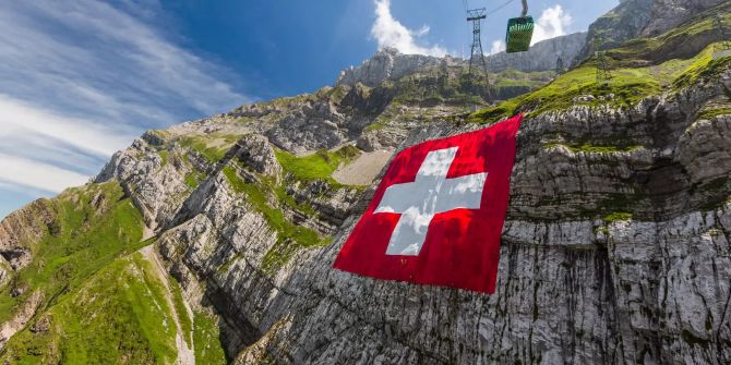 Säntis Fahne und Wappen der Schweiz