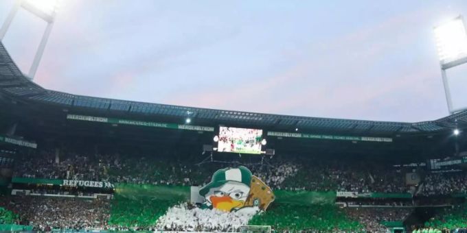 Das Bremer Weserstadion soll ab der Saison 2019/20 einen neuen Namen haben. Foto: Christian Charisius Das Bremer Weserstadion soll ab der Saison 2019/20 einen neuen Namen haben. Foto: Christian Charisius