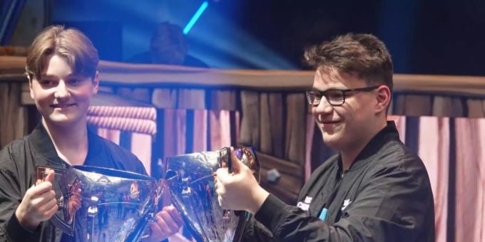 Nyrhox (l.) und Aqua haben den Fortnite World Cup im Doppel gewonnen. Foto: Benedikt Wenck Nyrhox (l.) und Aqua haben den Fortnite World Cup im Doppel gewonnen. Foto: Benedikt Wenck