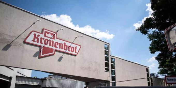 Die Pleite der Bäckereigruppe Kronenbrot hat in der vergangenen Woche zu sichtbaren Lücken in den Brotregalen in vielen Aldi-Süd-Filialen geführt. Foto: Marius Becker Die Pleite der Bäckereigruppe Kronenbrot hat in der vergangenen Woche zu sichtbaren Lücken in den Brotregalen in vielen Aldi-Süd-Filialen geführt. Foto: Marius Becker