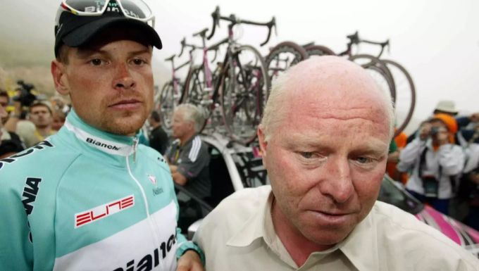 Jan Ullrich (l) zusammen mit Rudy Pevenage (r) an der Tour de France 2003. Jan Ullrich