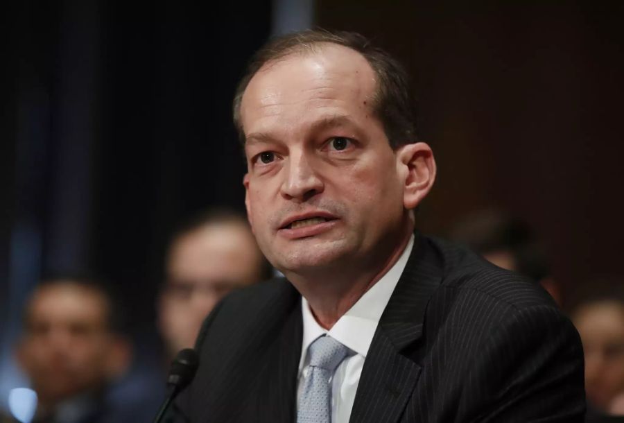 Alexander Acosta, 12. Juli 2019: Der Arbeitsminister tritt nach wachsender Kritik an einem umstrittenen Deal 2008 mit dem Unternehmer Jeffrey Epstein zurück, gegen den neue Missbrauchsvorwürfe erhoben werden.