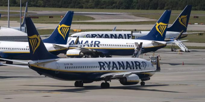 Flugzeuge der Fluggesellschaft Ryanair. Ryanair