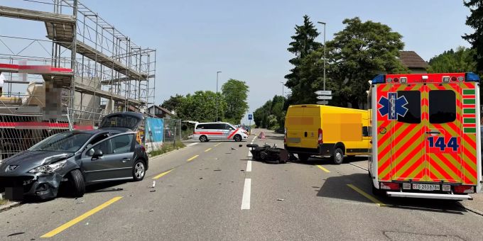 Der Motorradfahrer wurde mittelschwer verletzt. Sirnach TG