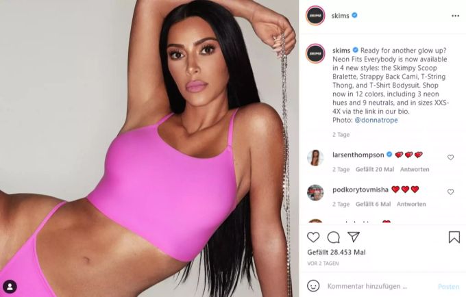 Kim Kardashian posiert für ihr eigene Marke. kim kardashian