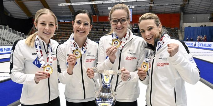 Die Schweizer Curlerinnen rund um Silvana Tirinzoni (re.) greifen nach dem fünften WM-Titel in Serie. Curling Weltmeisterinnen Silvana Tirinzoni
