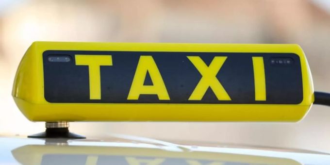 In einem Taxi in Mönchengladbach ist es wegen zwei Knoblauchpizzen zu einem handfesten Streit gekommen. Foto: Jan Woitas/dpa-Zentralbild/dpa/Symbolbild In einem Taxi in Mönchengladbach ist es wegen zwei Knoblauchpizzen zu einem handfesten Streit gekommen. Foto: Jan Woitas/dpa-Zentralbild/dpa/Symbolbild
