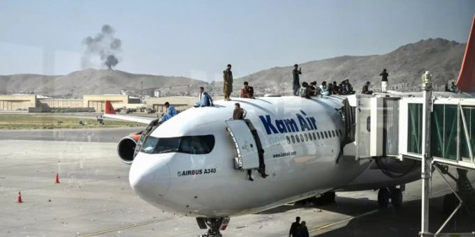 Mit deutscher Hilfe - EDA-Mitarbeitende aus Kabul ausgereist