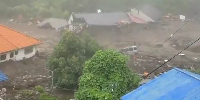 Bilder zeigen das Ausmass der Zerstörung in Atami Bilder zeigen das Ausmass der Zerstörung in Atami
