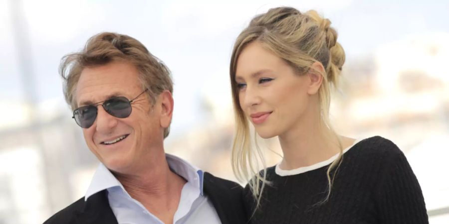 Schauspieler Sean Penn und seine Tochter Dylan Penn beim Photocall für den Film «Flag Day» bei den 74. internationalen Filmfestspielen in Cannes. Foto: Vianney Le Caer/Invision/AP/dpa