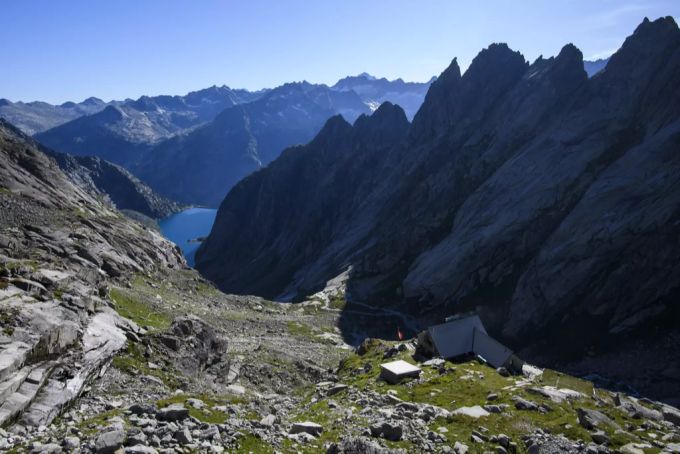 So sollte es sein: Die Gelmerhütte in strahlendem Sonnenschein. wetter sac hütten