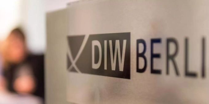 Das Logo des DIW in Berlin. Foto: picture alliance / dpa Das Logo des DIW in Berlin. Foto: picture alliance / dpa