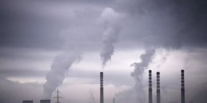 Fabrikschornstein Klimaziele