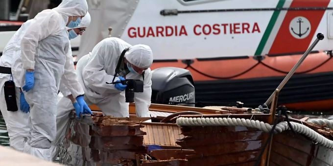 Ein Motorboot, besetzt mit zwei Deutschen, hatte das kleine Boot eines italienischen Paares gerammt. Der 37 Jahre alte Mann und seine 25-jährige Begleiterin kamen dabei ums Leben. Gardasee