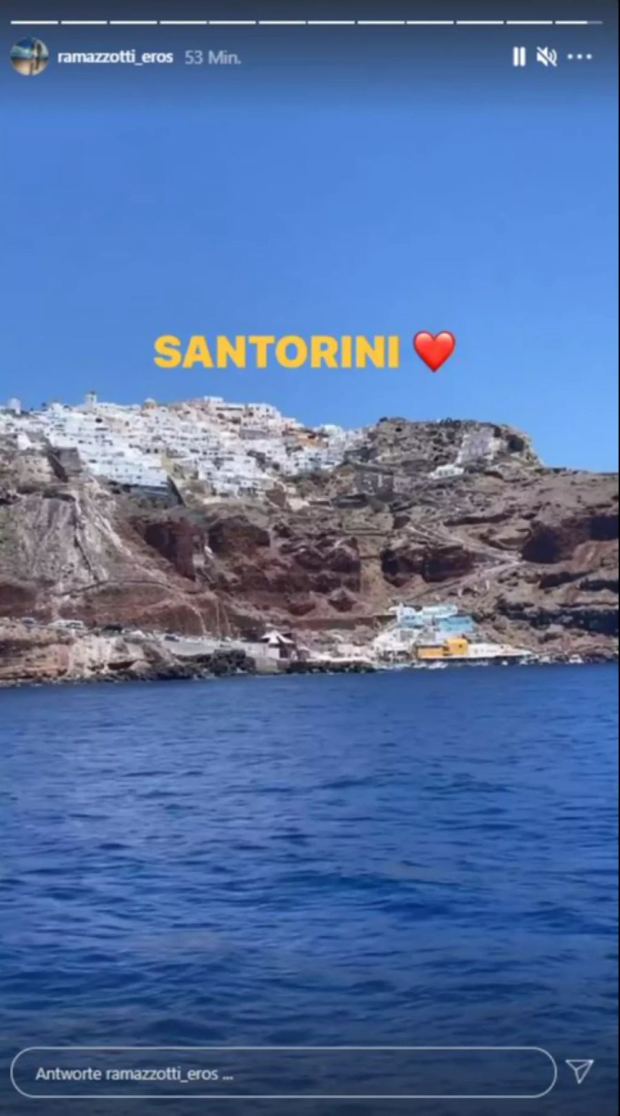 Eros Ramazzotti fährt nach Santorini.