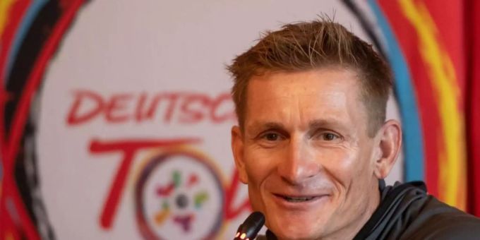 Freut sich auf sein Heimspiel beim Auftakt der Deutschland Tour: André Greipel. Foto: Bernd Thissen/dpa Freut sich auf sein Heimspiel beim Auftakt der Deutschland Tour: André Greipel. Foto: Bernd Thissen/dpa