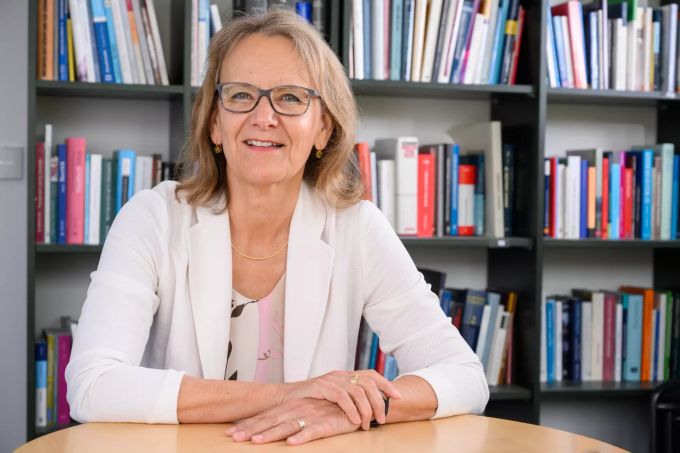 Die Zürcher Ethikerin Ruth Baumann-Hölzle ist Institutsleiterin der Stiftung Dialog Ethik und beschäftigt sich mit dem Coronavirus. Coronavirus