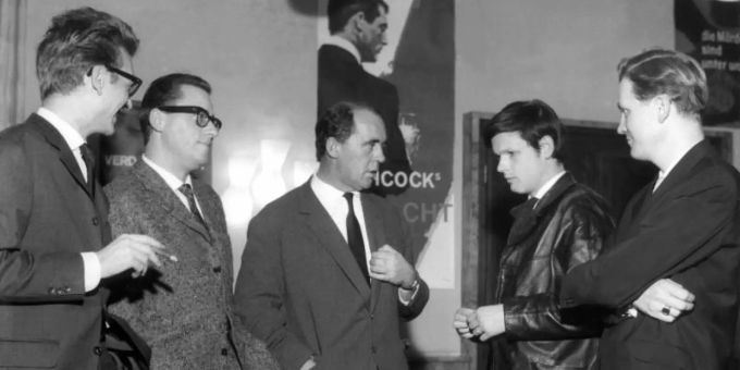 Böll-Verfilmung «Das Brot der frühen Jahre»: Regisseur Herbert Vesely, Produzent Hans-Jürgen Pohland, Heinrich Böll, Hauptdarsteller Christian Doermer und Co-Produzent Hanns Eckelkamp im Gespräch. Foto: dpa Böll-Verfilmung «Das Brot der frühen Jahre»: Regisseur Herbert Vesely, Produzent Hans-Jürgen Pohland, Heinrich Böll, Hauptdarsteller Christian Doermer und Co-Produzent Hanns Eckelkamp im Gespräch. Foto: dpa