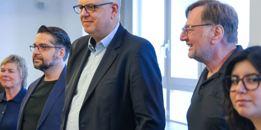 Die Verhandlungsführer der Bremer SPD: Bürgermeister Andreas Bovenschulte (M.), der Fraktionsvorsitzende Mustafa Güngör (l.) und der Parteivorsitzende Reinhold Wetjen (r.).