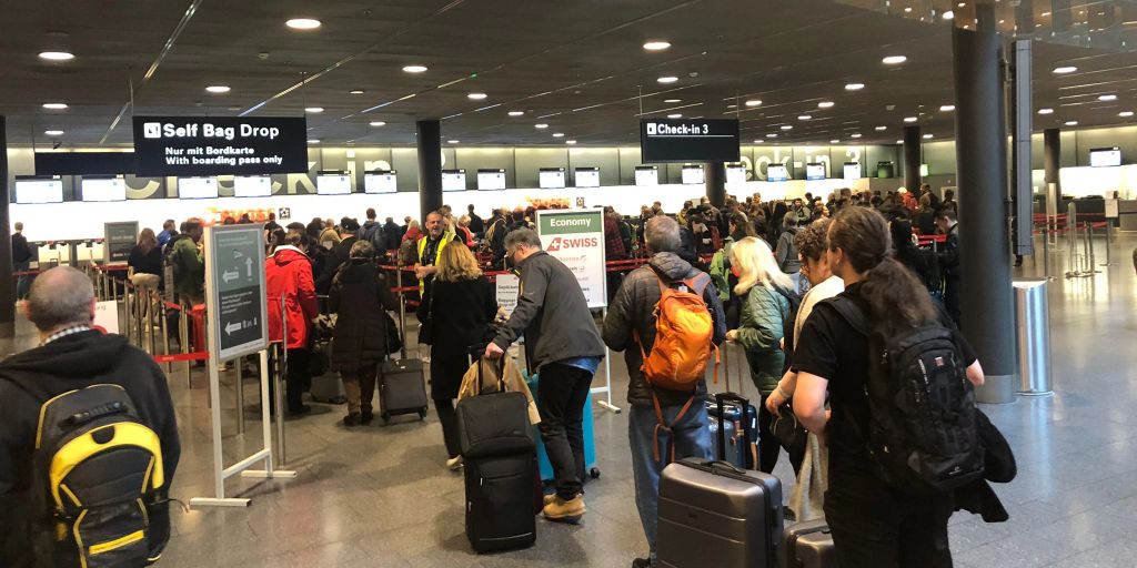 “Zurich Airport Expects Record Number of Passengers with Long Waiting Times: Geneva’s ‘Priority Pass’ Offers Solution”