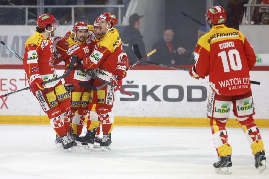 Der EHC Biel jubelt in einem starken Mitteldrittel gleich fünfmal. Die Seeländer stehen in der National League vor dem Finaleinzug.