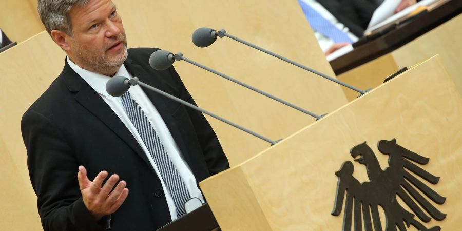 Bundeswirtschaftsminister Robert Habeck im Bundesrat in der Debatte um die Änderung des Gebäudeenergiegesetzes.