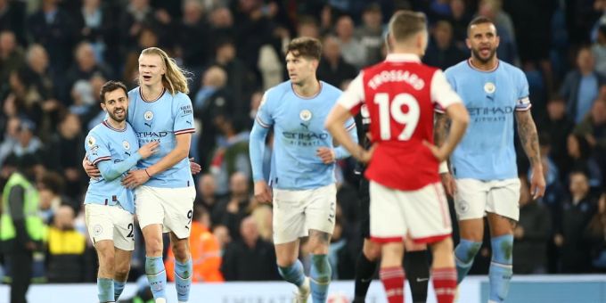Manchester City gewinnt das Spitzenspiel der Premier League mit 4:1 gegen Arsenal und steuert auf den Titel zu. Manchester City