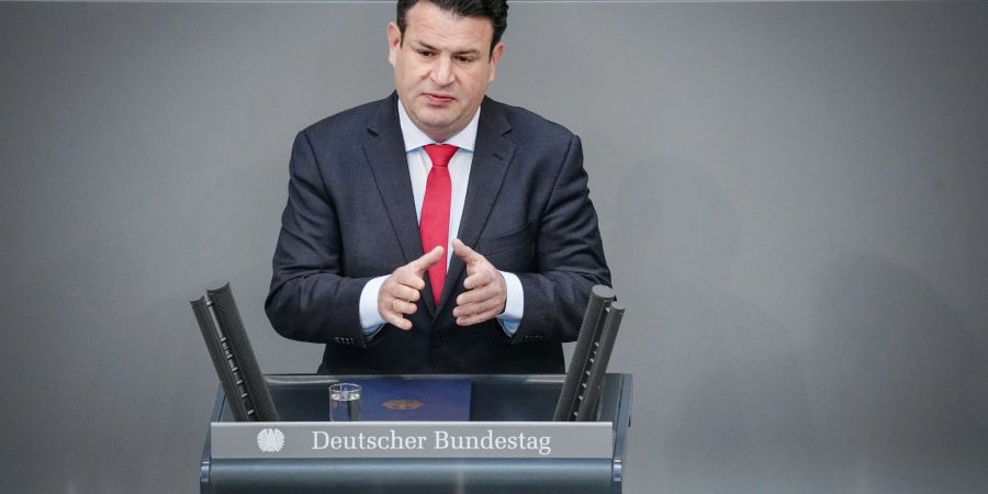 Bundesarbeitsminister Hubertus Heil wirbt für Transparenz im Bereich Künstliche Intelligenz.