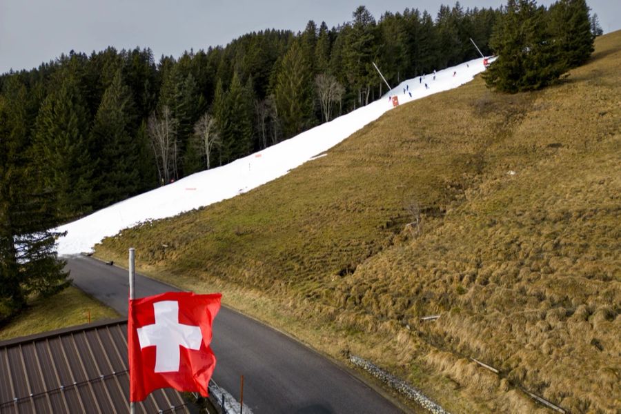 Skigebiete in mittleren Lagen hatten noch nie so wenig Schnee. Wie hier im Skigebiet Villars-sur-Ollon VD auf 1600 Metern über Meer.