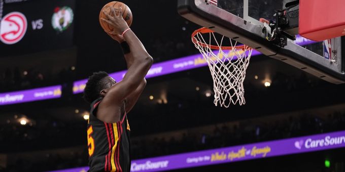 Clint Capela liefert in den Playoffs der NBA ein «Double-Double» ab. NBA