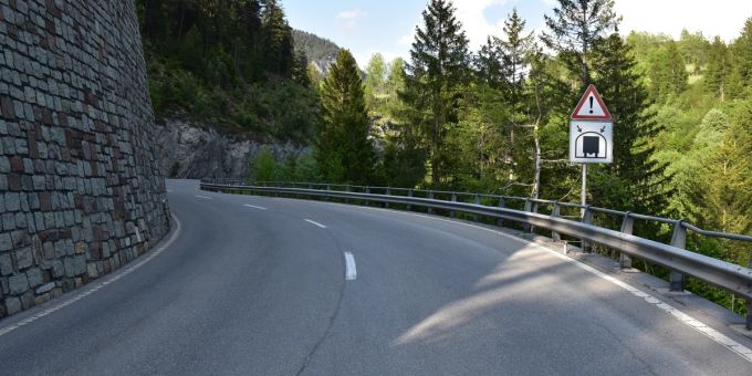 Alvaneu GR - Vespafahrer (31) bei Sturz schwer verletzt