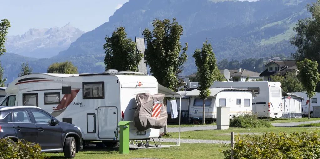Stromversorgung beim Freistehen mit dem Wohnmobil - TCS Schweiz