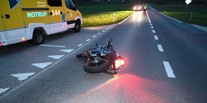 Arnegg: Motorradfahrer nach Selbstunfall leicht verletzt Arnegg: Motorradfahrer nach Selbstunfall leicht verletzt