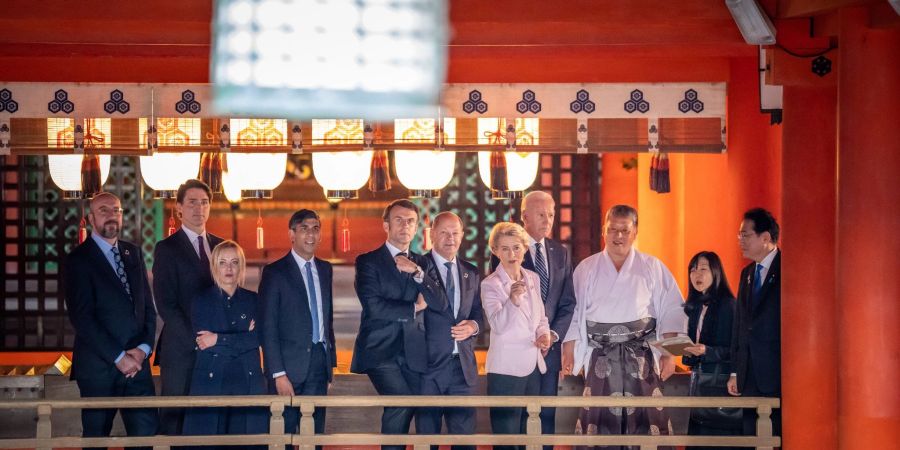 Besuch im Itsukushima-Schrein auf der Insel Miyajima.