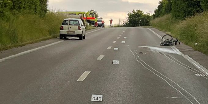 Unterstammheim ZH: Unfall fordert schwer verletzte Velofahrerin. Unterstammheim ZH Unfall