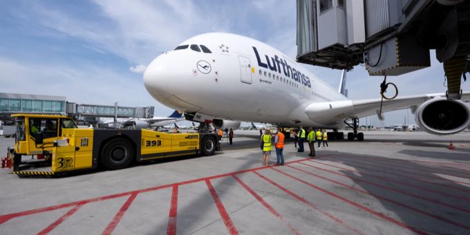 Reiseflugzeug - Lufthansa bringt A380 zurück