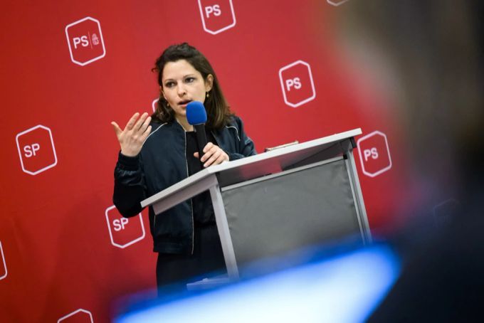 Für SP-Co-Parteipräsidentin Mattea Meyer stellt der Flyer einen neuen Tiefpunkt im Abstimmungskampf dar. (Archivbild) Flyer Fake-News Mattea Meyer