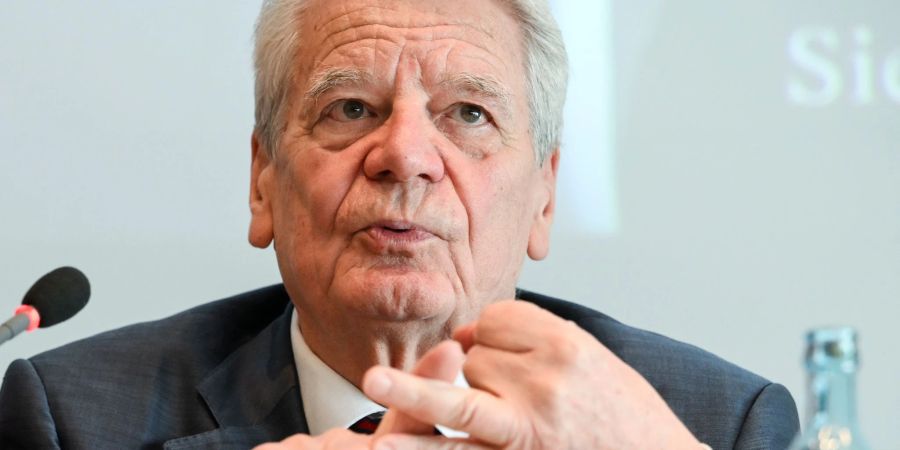 «Gewalt nützt ihm, Krieg nützt ihm», sagt Joachim Gauck, Bundespräsident a.D., über Kremlchef Wladimir Putin.