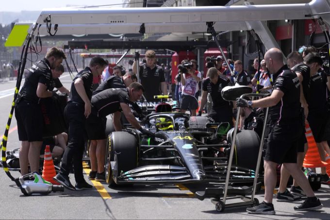 Lewis Hamilton (Mercedes) im Training zum Aserbaidschan-GP der Formel 1. Lewis Hamilton Mercedes