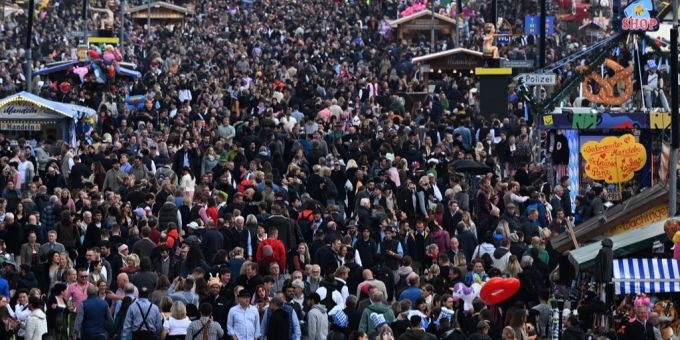 Lauterbach warnt - Corona-Zahlen steigen nach Oktoberfest stark an