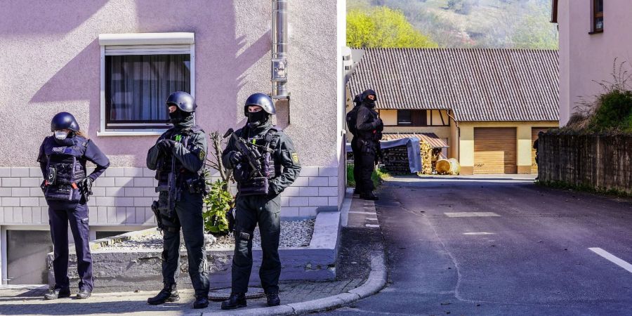 Beamten eines Spezialeinsatzkommandos waren im April ausgerückt, um bei einem damals 54 Jahre alten Mann aus Boxberg nach einer illegalen Waffe zu suchen - dieser eröffnete das Feuer.