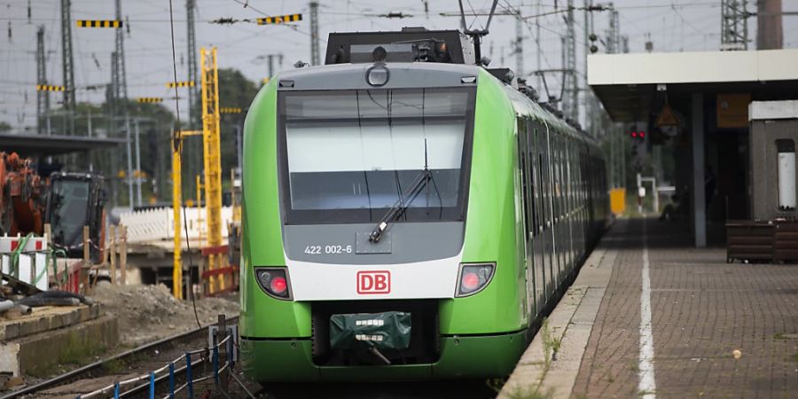 Im öffentlichen Nahverkehr in Deutschland drohen Milliarden-Verluste. (Archivbild)