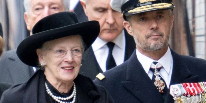 Königin Margrethe II. von Dänemark mit ihrem Sohn Kronprinz Frederik beim Begräbnis der Queen in London. Queen Elizabeth