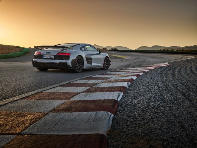 Mit dem Drift-Modus soll das Sammlerstück vor allem auf der Rennstrecke ein Lächeln ins Gesicht zaubern Audi R8 V10 GT