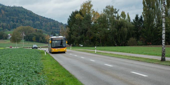 Busdurchfahrt Gemeinde Neerach. - Bezirk Diesldorf Busdurchfahrt Gemeinde Neerach. - Bezirk Diesldorf