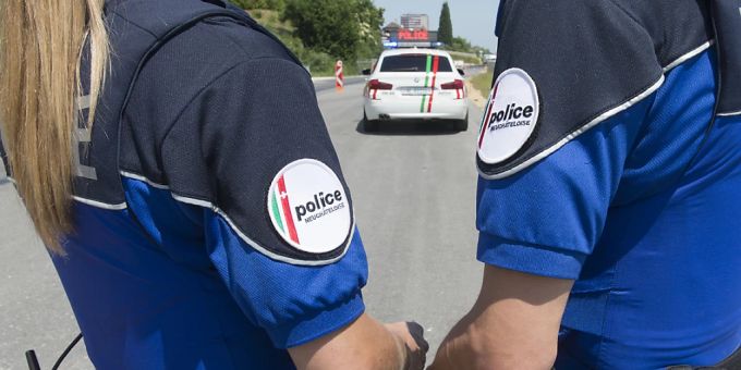 Die Neuenburger Polizei war am Freitag mit einem Grossaufgebot im Einsatz. (Symbolbild) Polizei Kanton Neuenburg