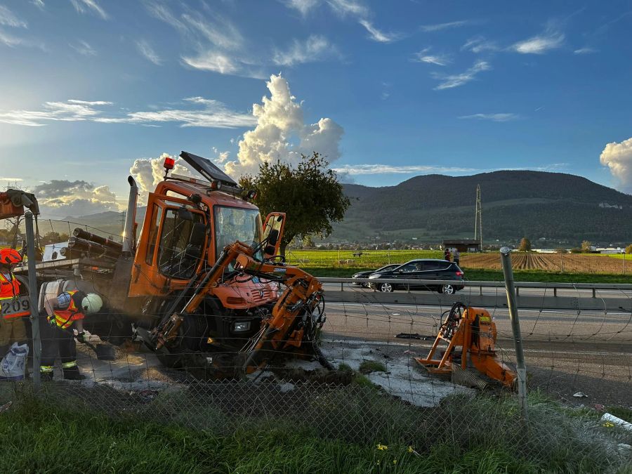 Ein Lastwagen ist auf der A1 Richtung Zürich verunfallt.